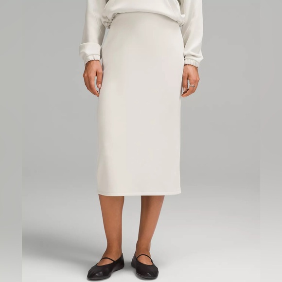 lululemon athletica Dresses & Skirts - Lululemon Softstream Skirt 🌟NWT🌟 High Rise MIDI Skirt Sz 8 Bone color